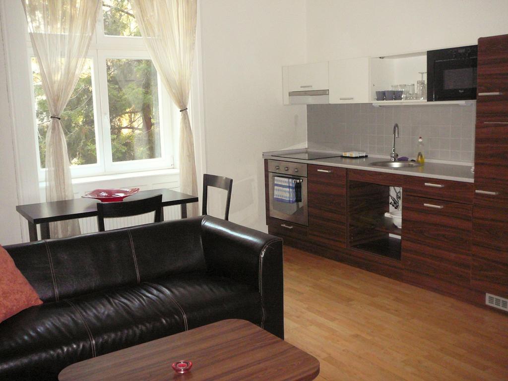 Lion Apartments Medena, Big Size, High Ceilings Bratislava Luaran gambar