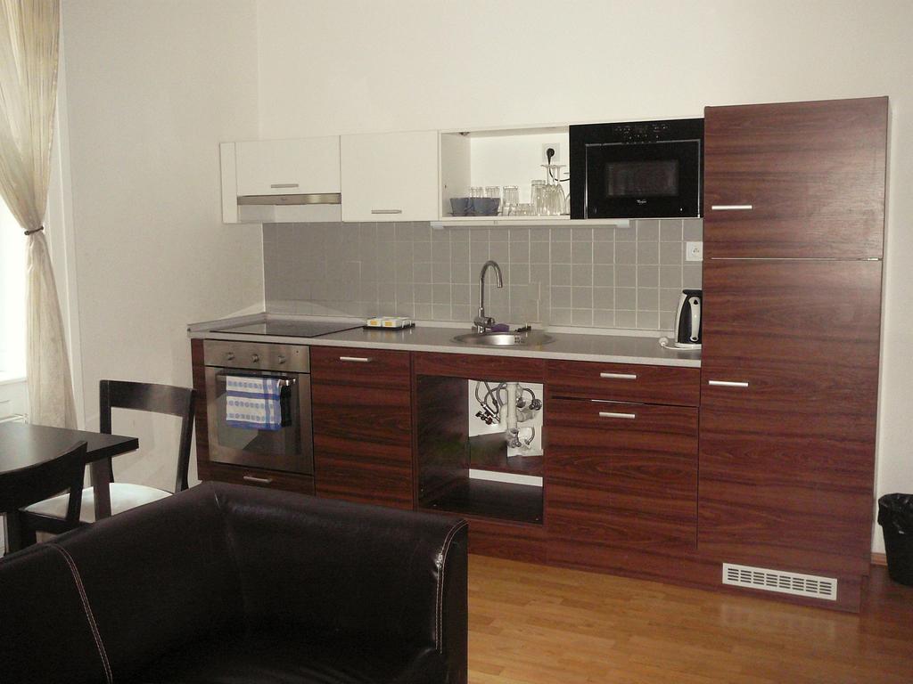 Lion Apartments Medena, Big Size, High Ceilings Bratislava Luaran gambar