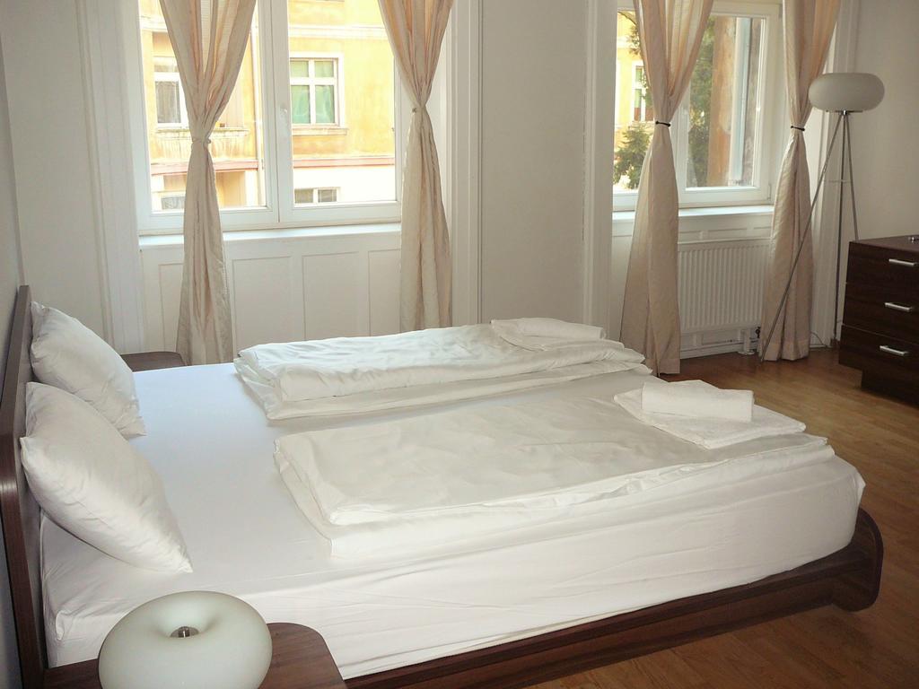 Lion Apartments Medena, Big Size, High Ceilings Bratislava Luaran gambar