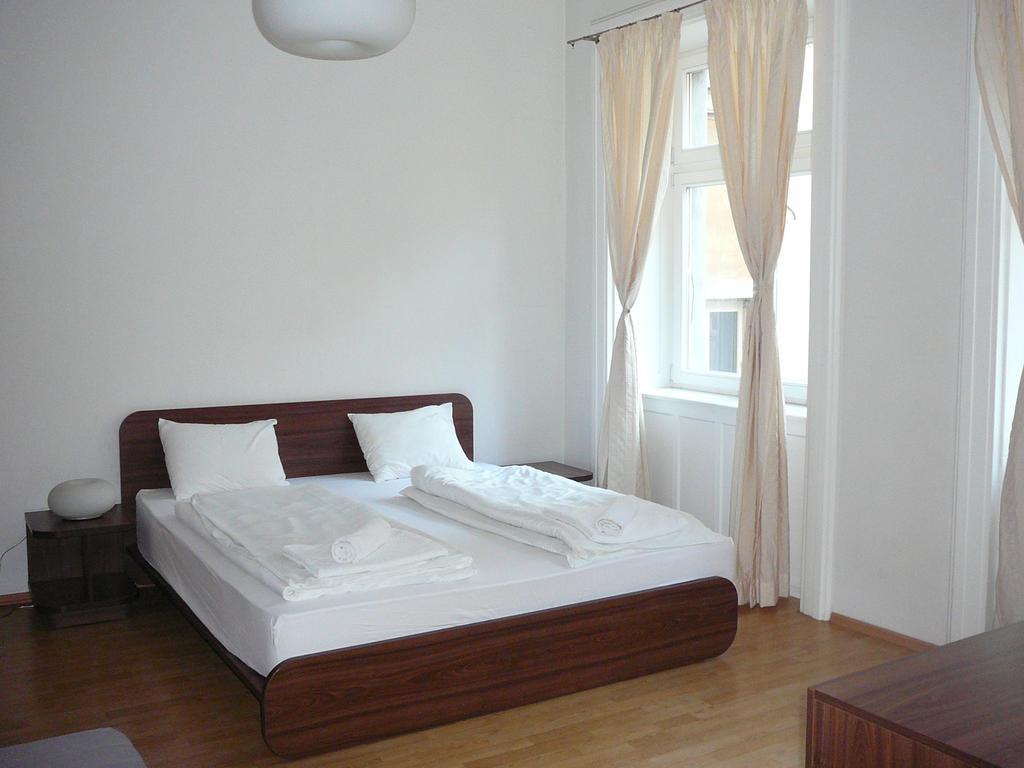 Lion Apartments Medena, Big Size, High Ceilings Bratislava Luaran gambar