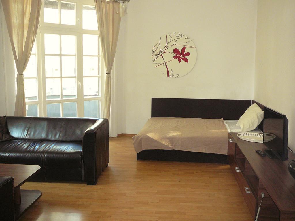 Lion Apartments Medena, Big Size, High Ceilings Bratislava Luaran gambar