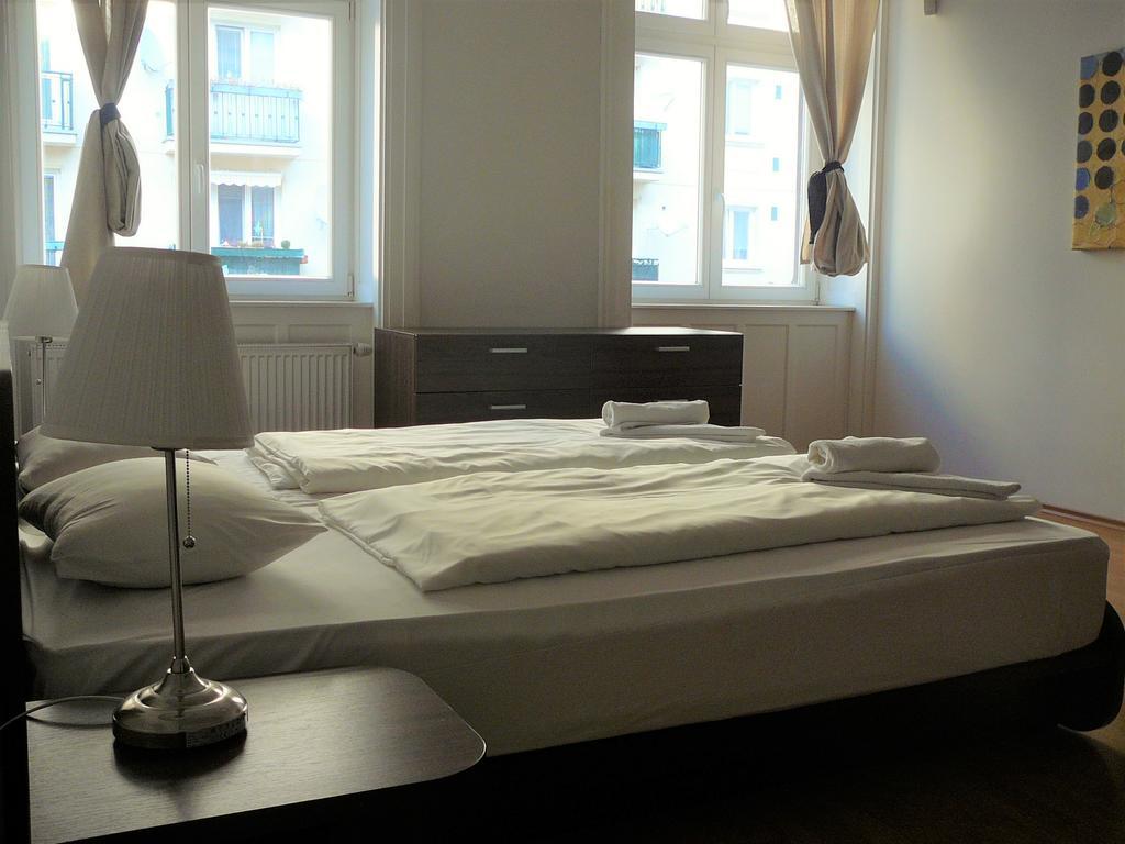 Lion Apartments Medena, Big Size, High Ceilings Bratislava Luaran gambar