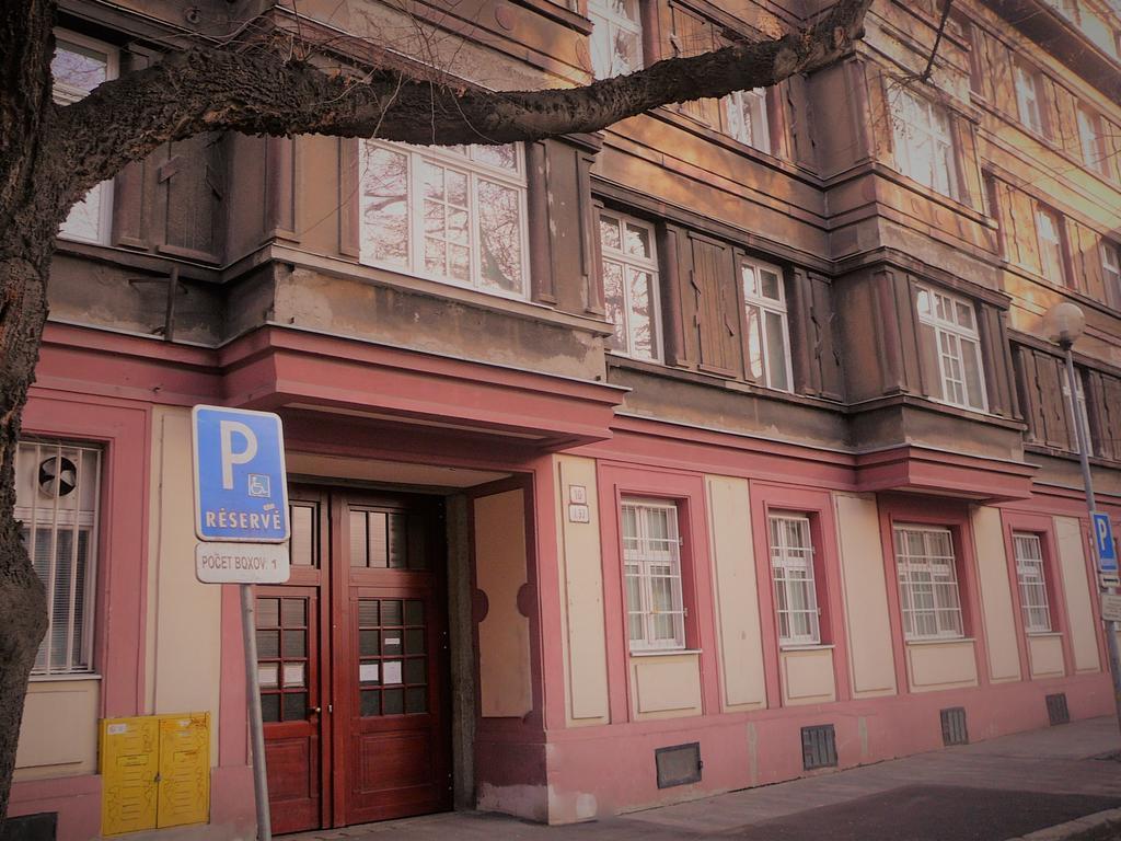 Lion Apartments Medena, Big Size, High Ceilings Bratislava Luaran gambar
