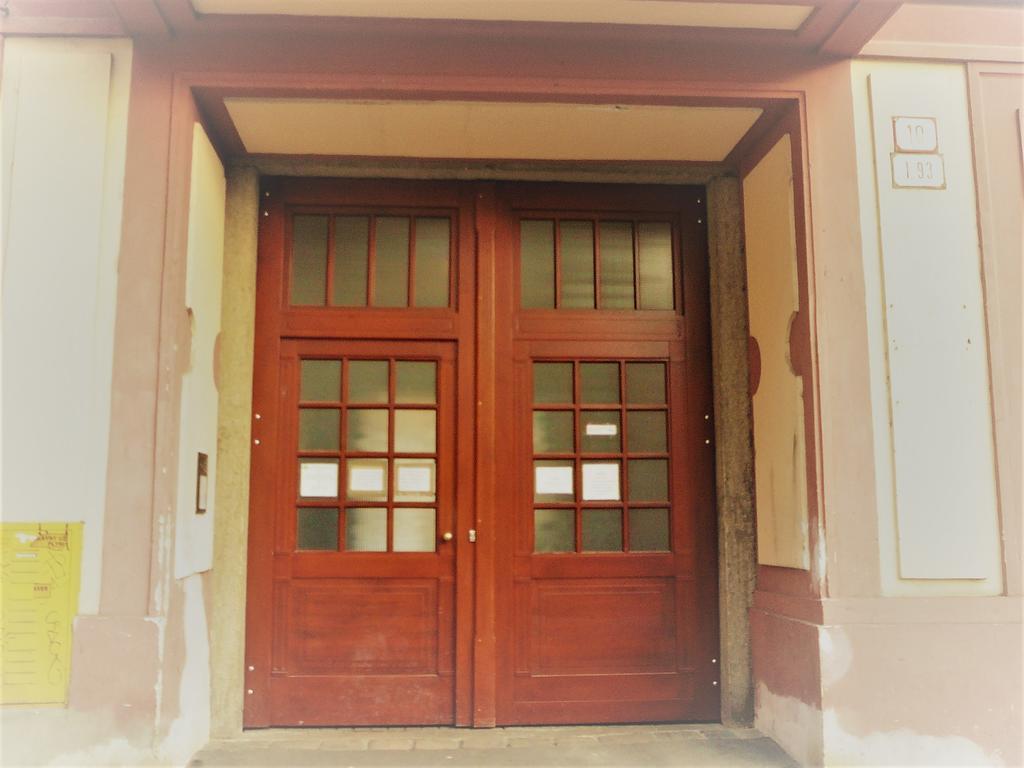 Lion Apartments Medena, Big Size, High Ceilings Bratislava Luaran gambar