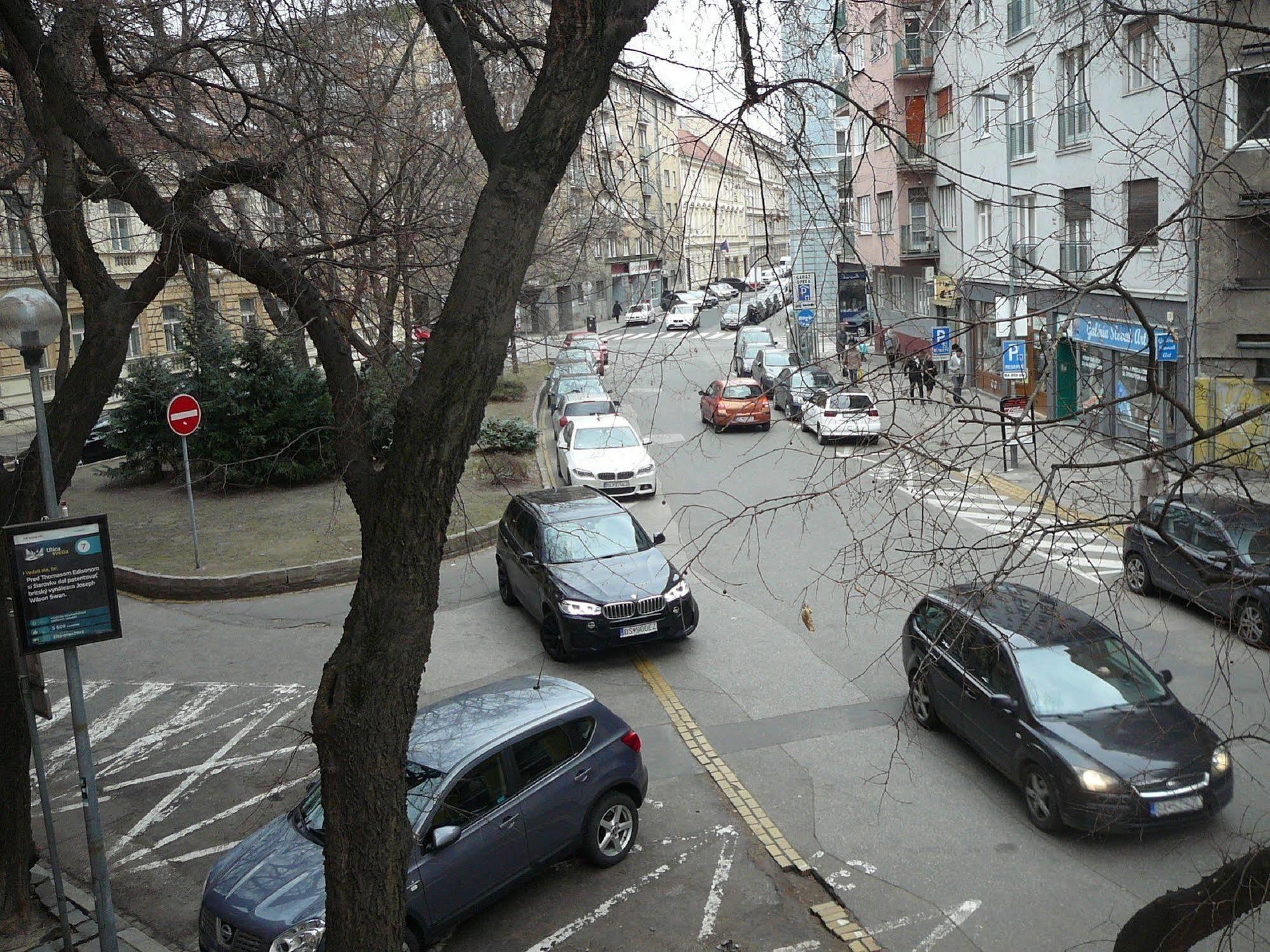 Lion Apartments Medena, Big Size, High Ceilings Bratislava Luaran gambar
