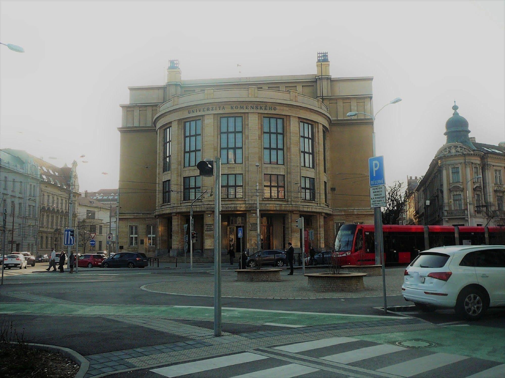 Lion Apartments Medena, Big Size, High Ceilings Bratislava Luaran gambar