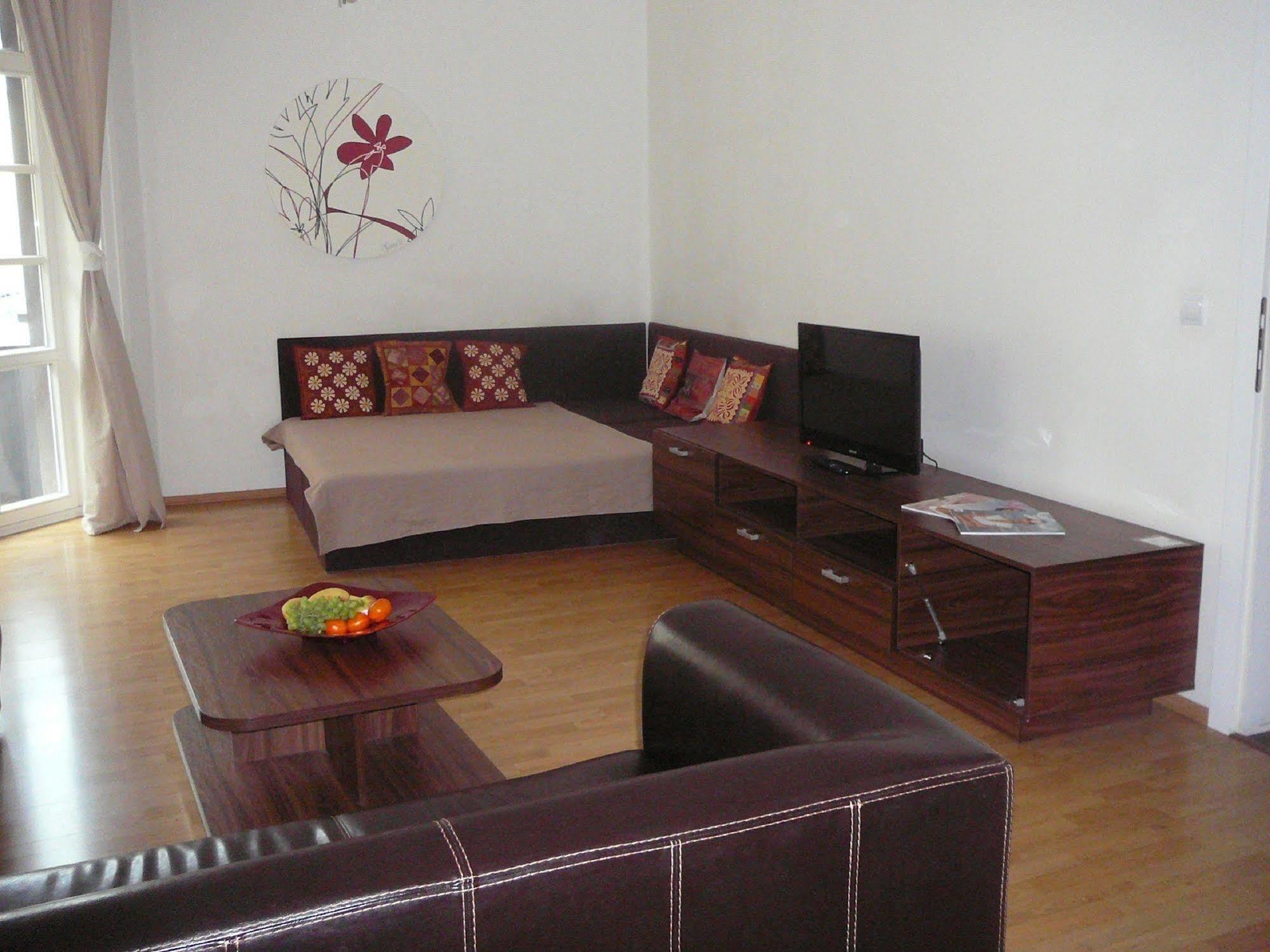 Lion Apartments Medena, Big Size, High Ceilings Bratislava Luaran gambar